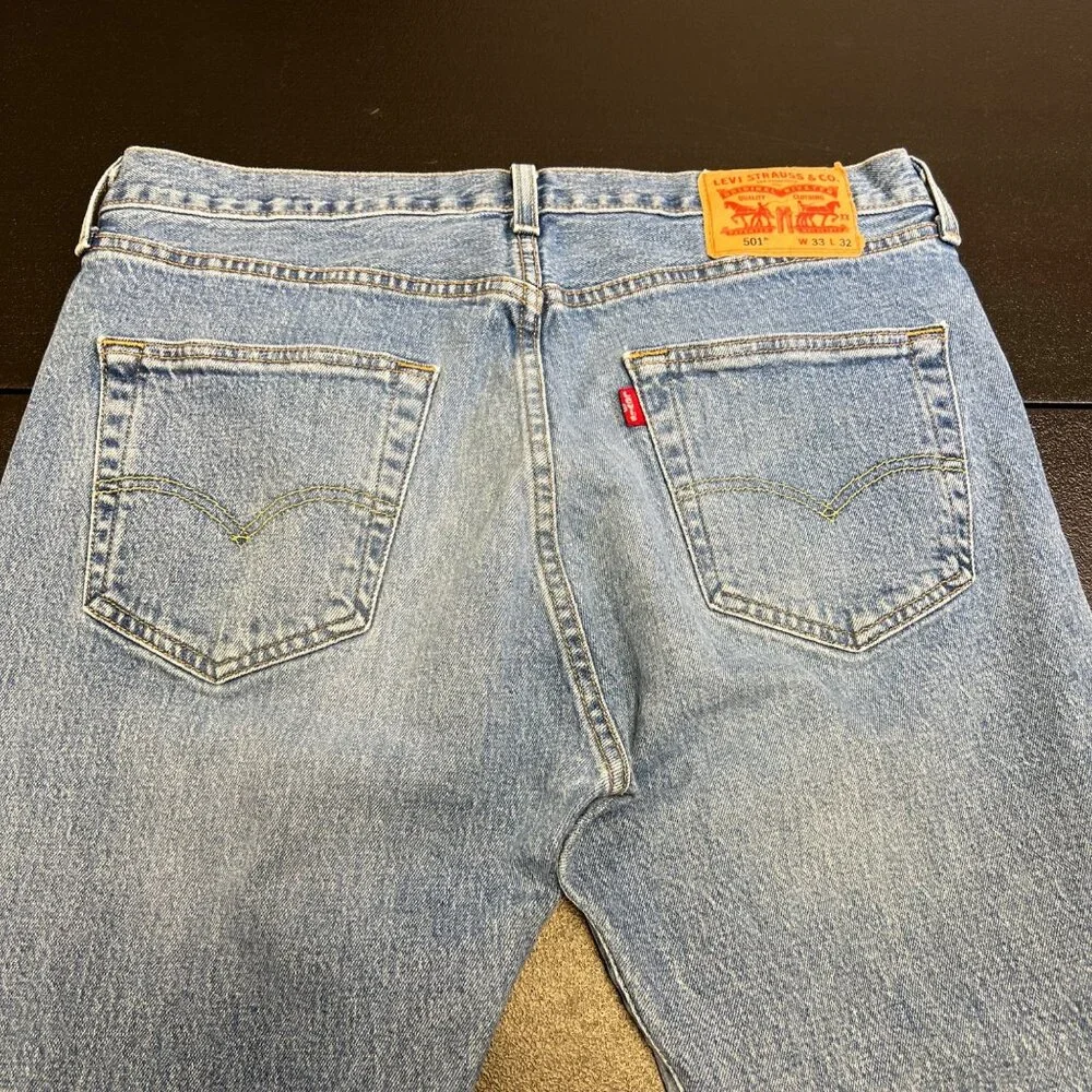 Levis 501 Original Fit Mens Jeans Size 33x32 Button Fly Straight Leg Blue Denim